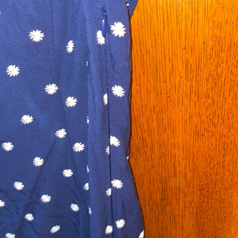 Old Navy short blue dress with daisy pattern in polyester - Picture 6 of 9